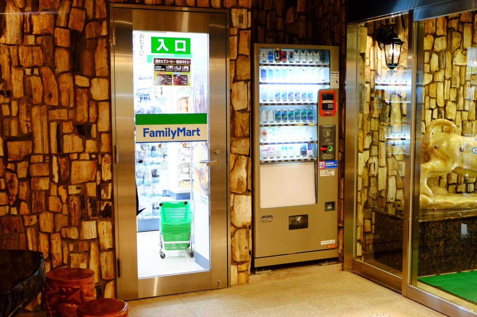 Hotel Check In Shimbashi Токио Экстерьер фото
